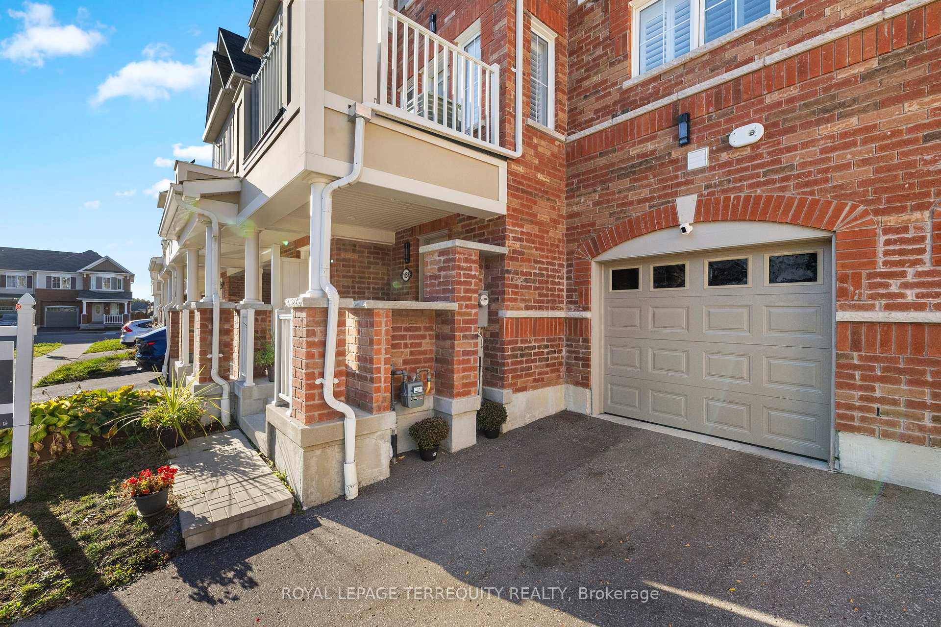 Photo 4 of 1058 Clipper Lane, Pickering, Rural Pickering — HOMEH