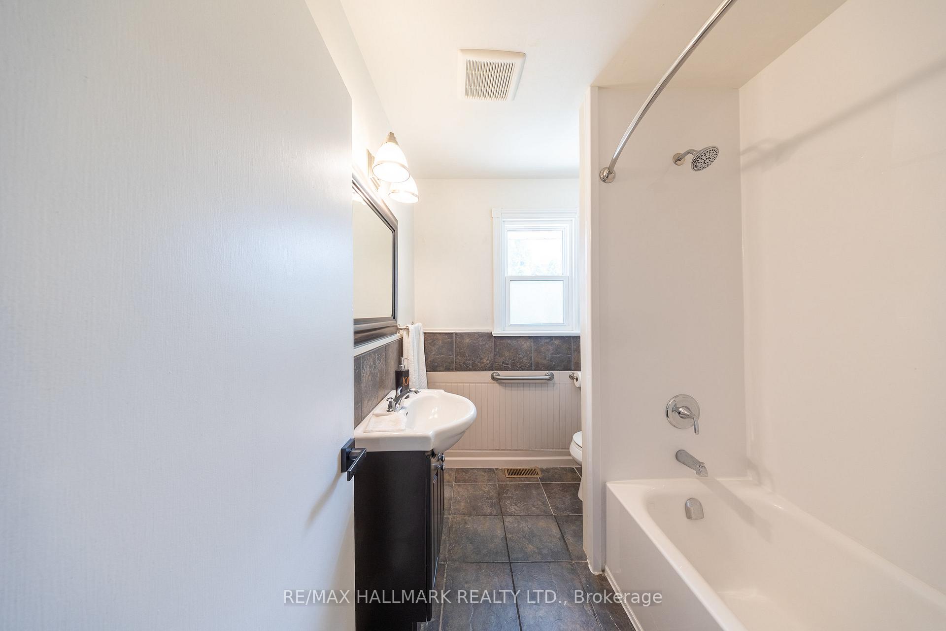 Photo 10 of Unit Main, 415 Stevenson Road N, Oshawa, McLaughlin — HOMEH