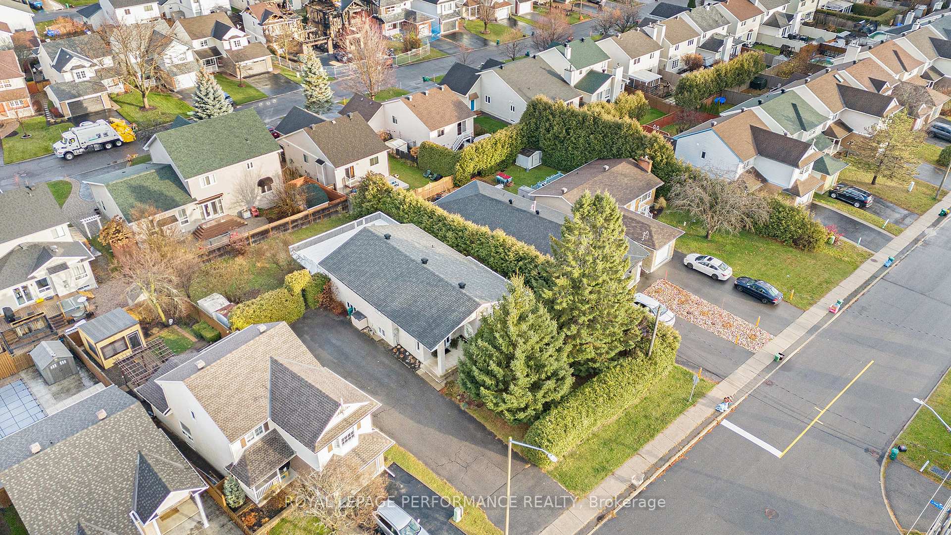 Photo 2 of 2563 Page Road, Ottawa, Chapel Hill South - Orleans Village — HOMEH
