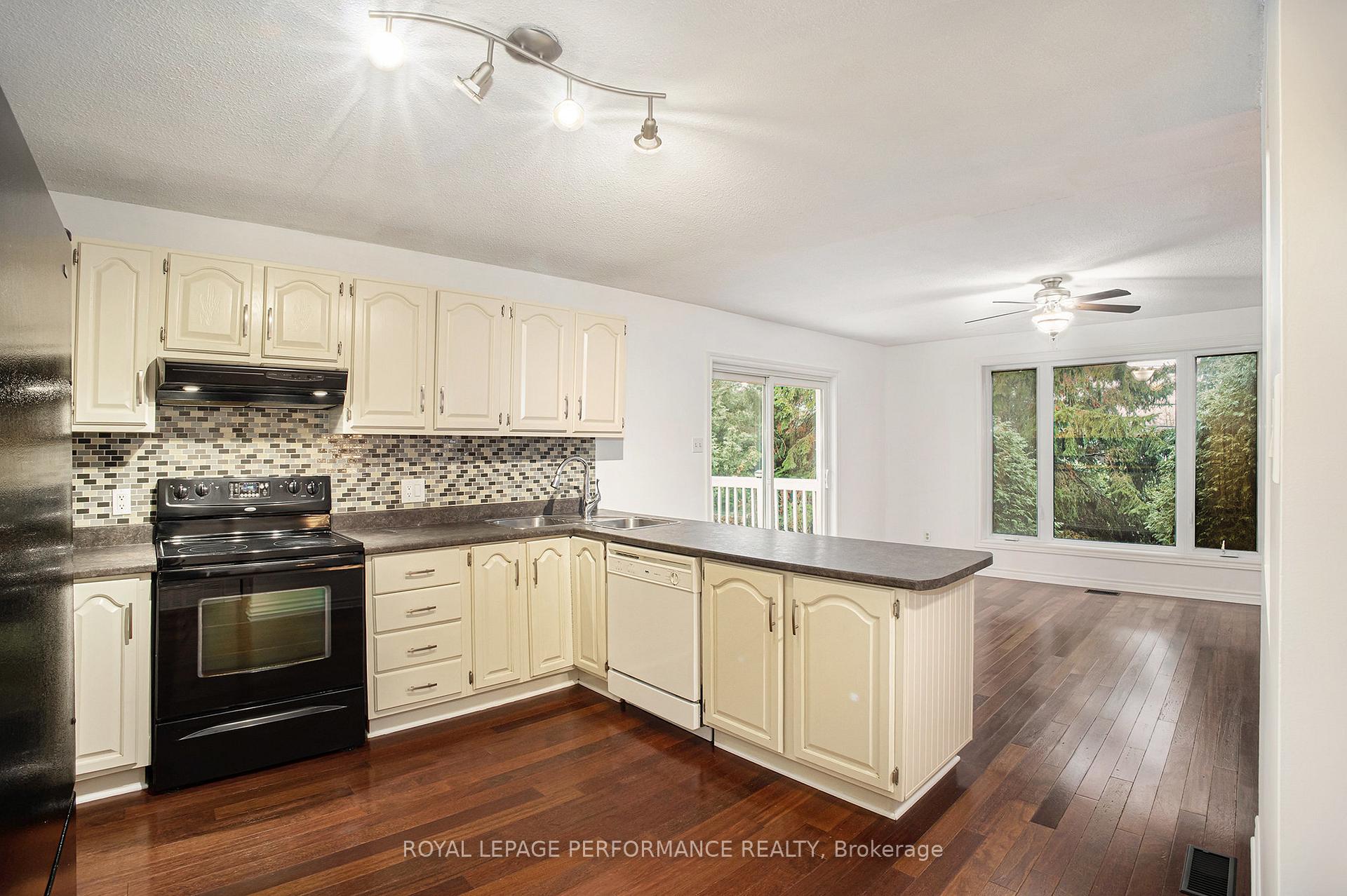 Photo 8 of 2563 Page Road, Ottawa, Chapel Hill South - Orleans Village — HOMEH