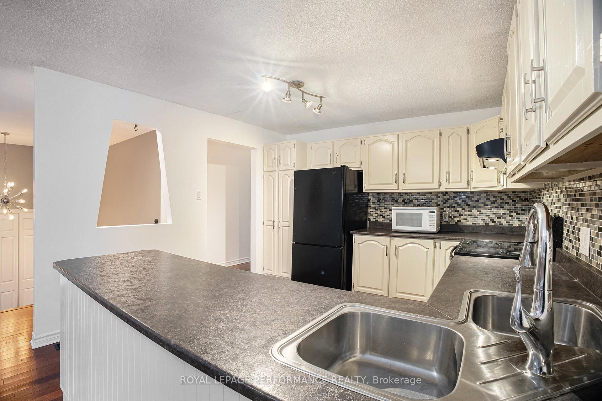 Photo 9 of 2563 Page Road, Ottawa, Chapel Hill South - Orleans Village — HOMEH