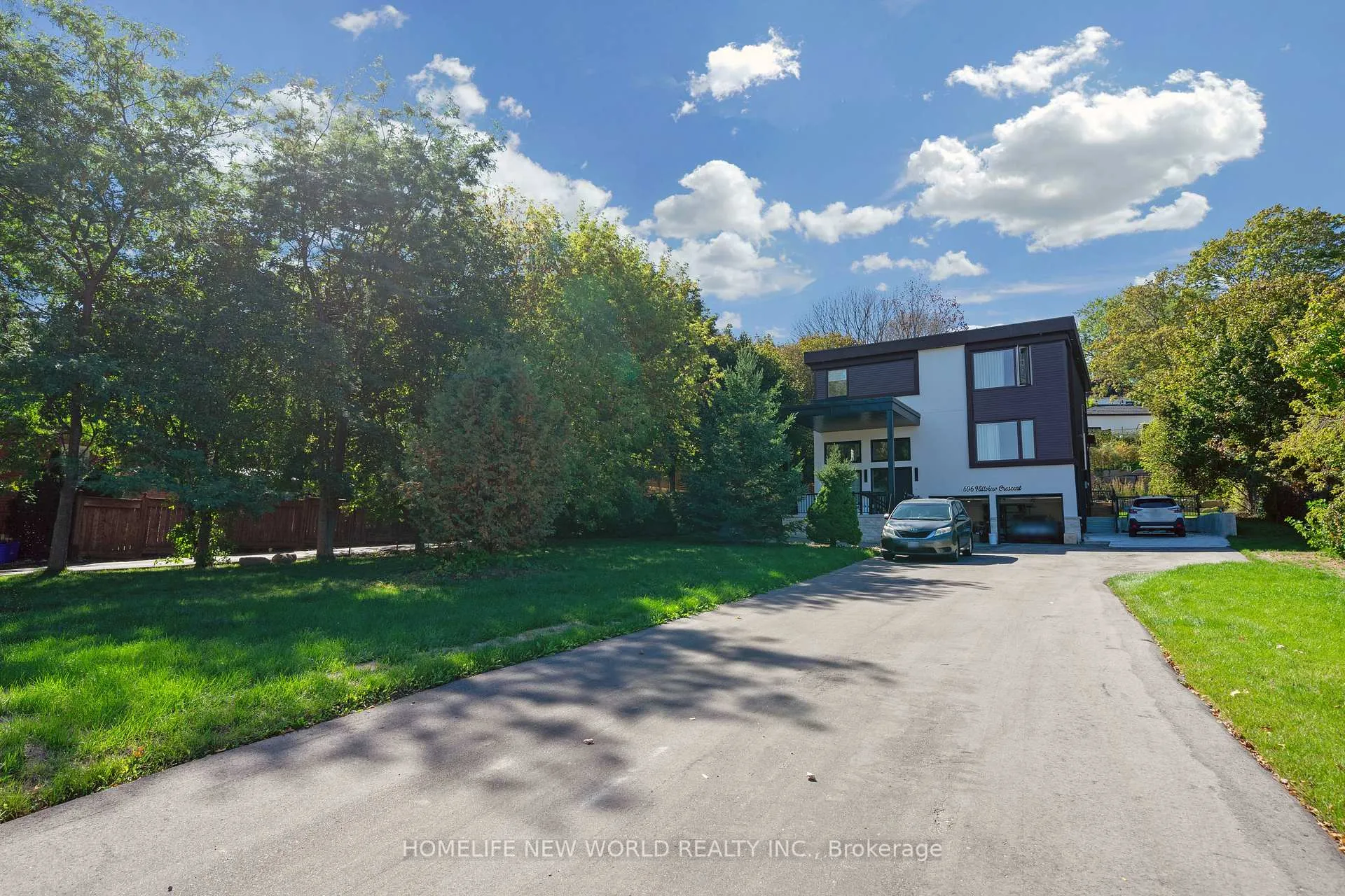 Photo 2 of 696 Hillview Crescent, Pickering, West Shore — HOMEH