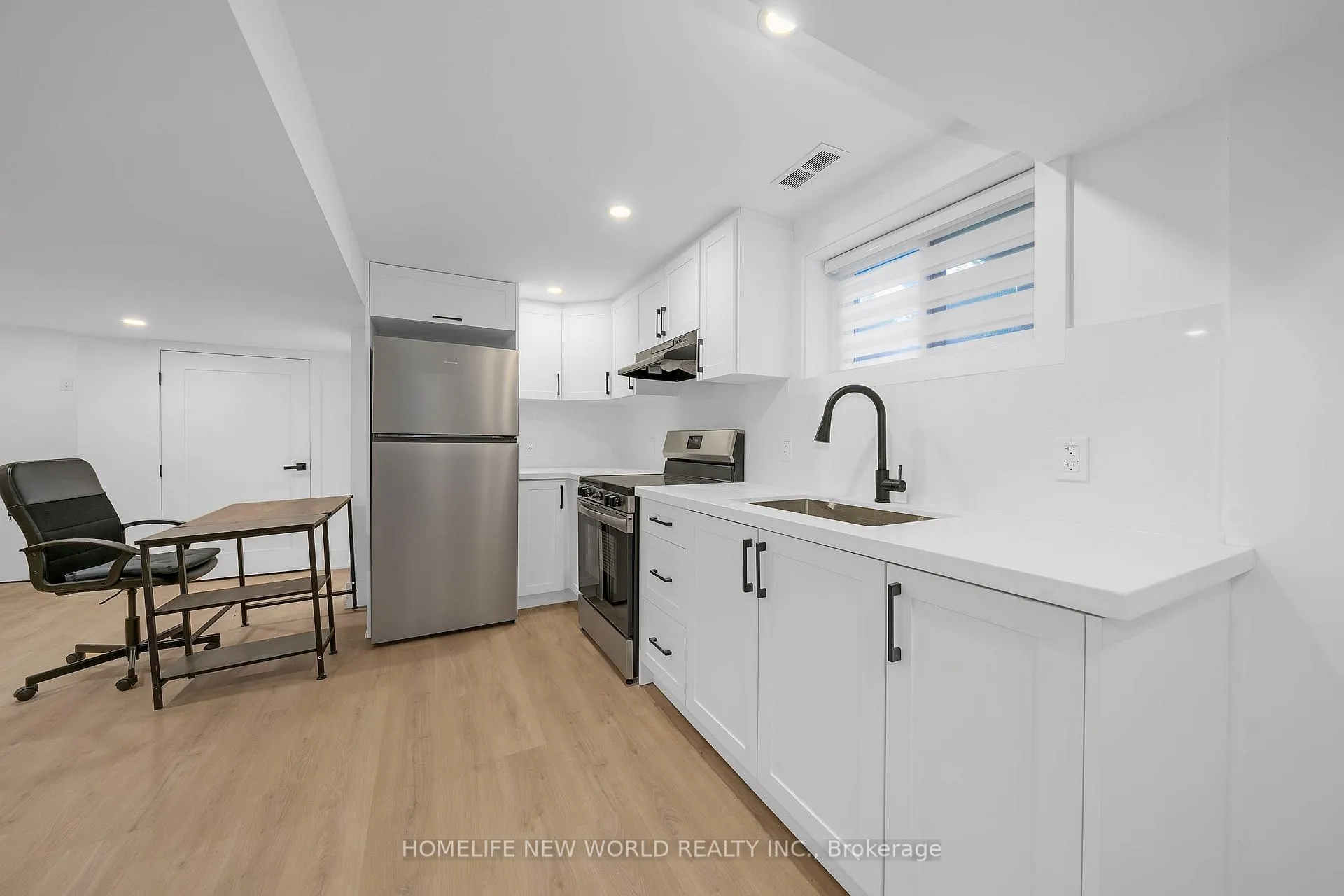 Photo 7 of 696 Hillview Crescent, Pickering, West Shore — HOMEH
