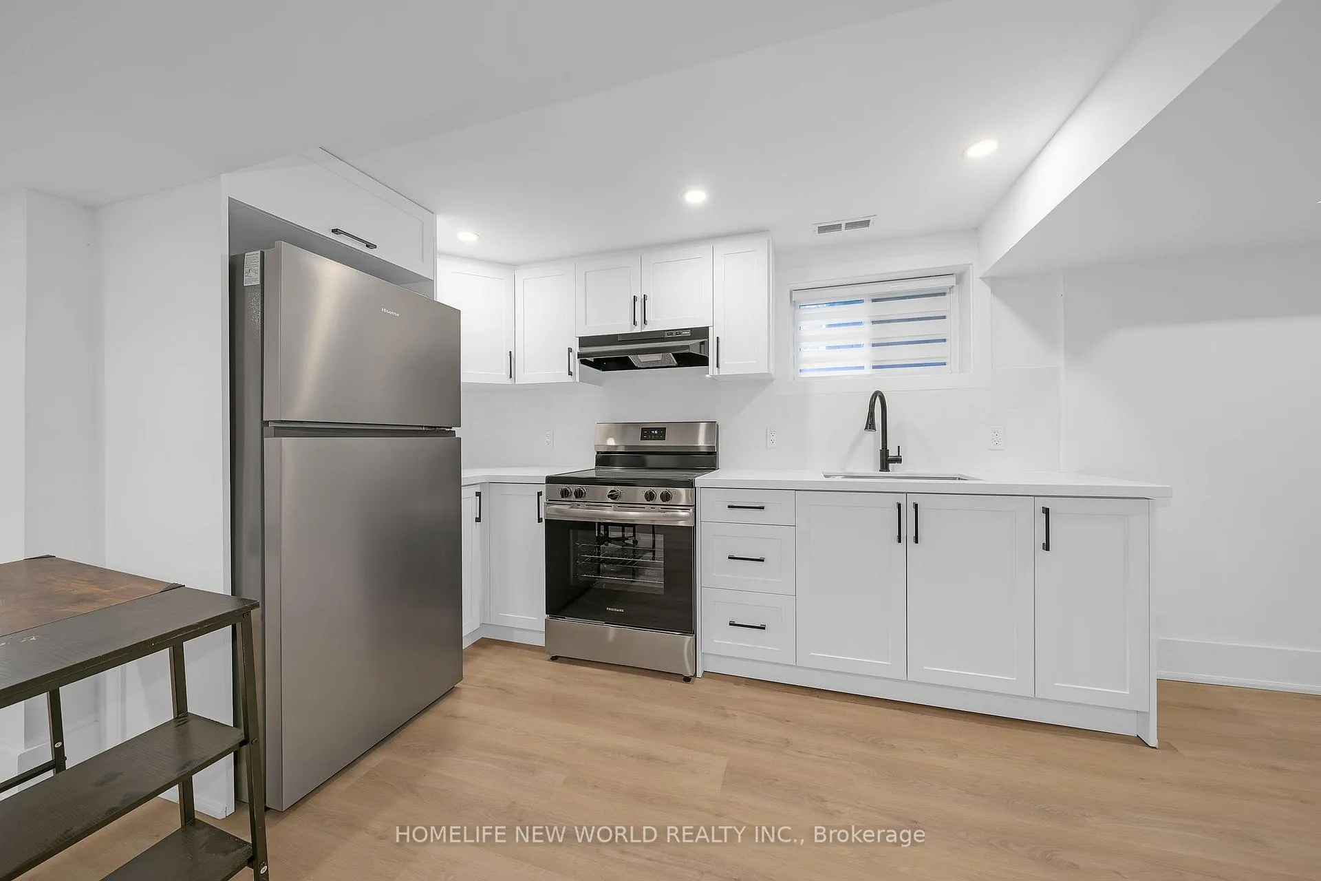 Photo 8 of 696 Hillview Crescent, Pickering, West Shore — HOMEH