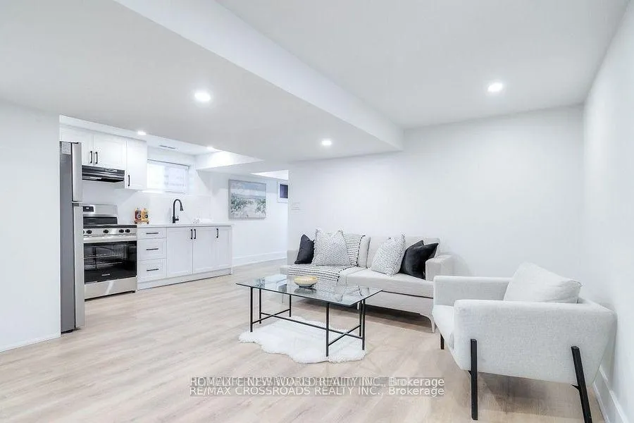 Photo 10 of 696 Hillview Crescent, Pickering, West Shore — HOMEH