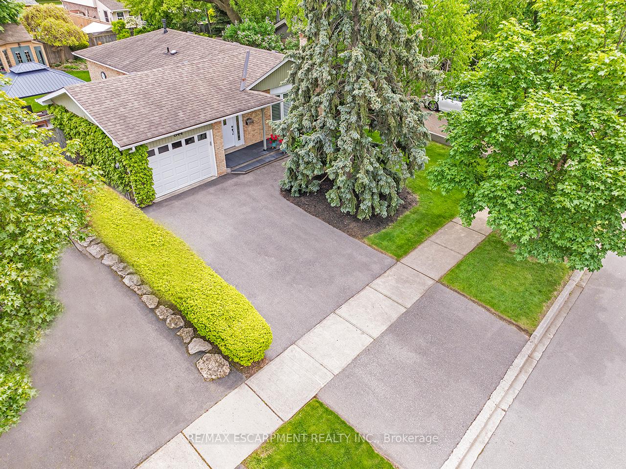 Photo 4 of 844 Hemlock Drive, Milton, Dorset Park — HOMEH