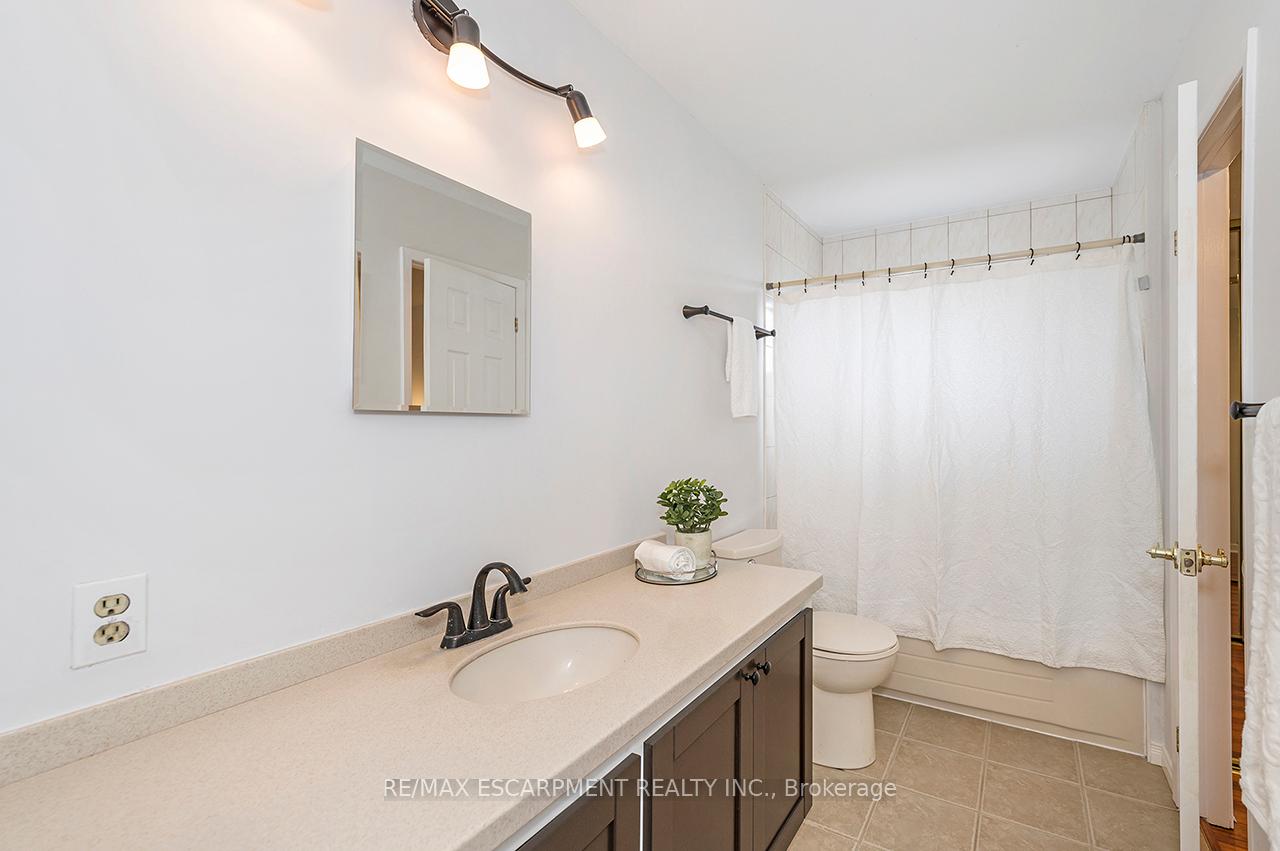 Photo 18 of 844 Hemlock Drive, Milton, Dorset Park — HOMEH