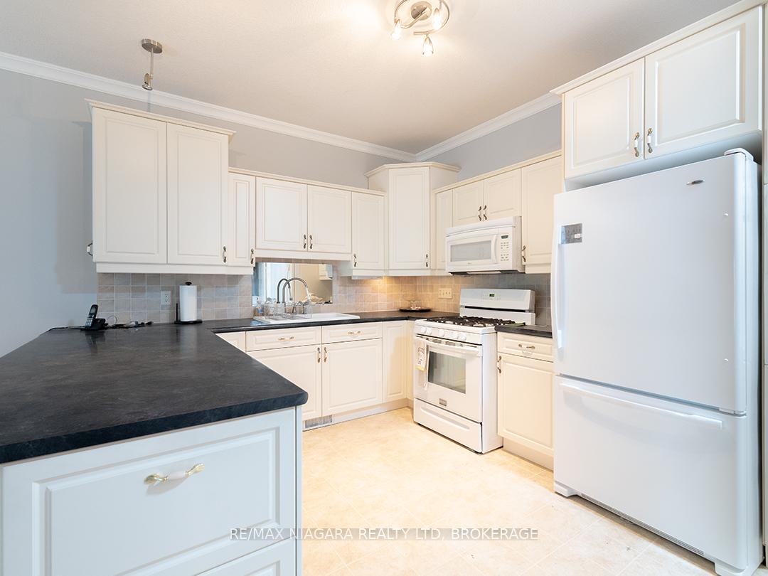 Photo 4 of 38 Maple Street, Port Colborne, Sugarloaf — HOMEH