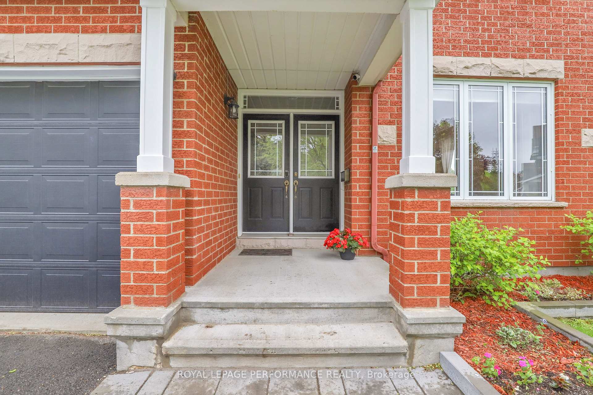 Photo 4 of 765 Schubert Circle, Ottawa, Avalon East — HOMEH