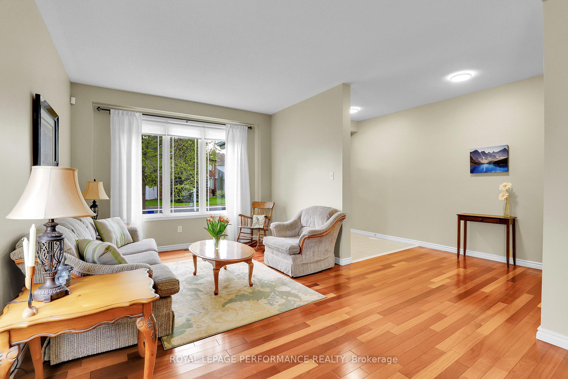 Photo 7 of 765 Schubert Circle, Ottawa, Avalon East — HOMEH