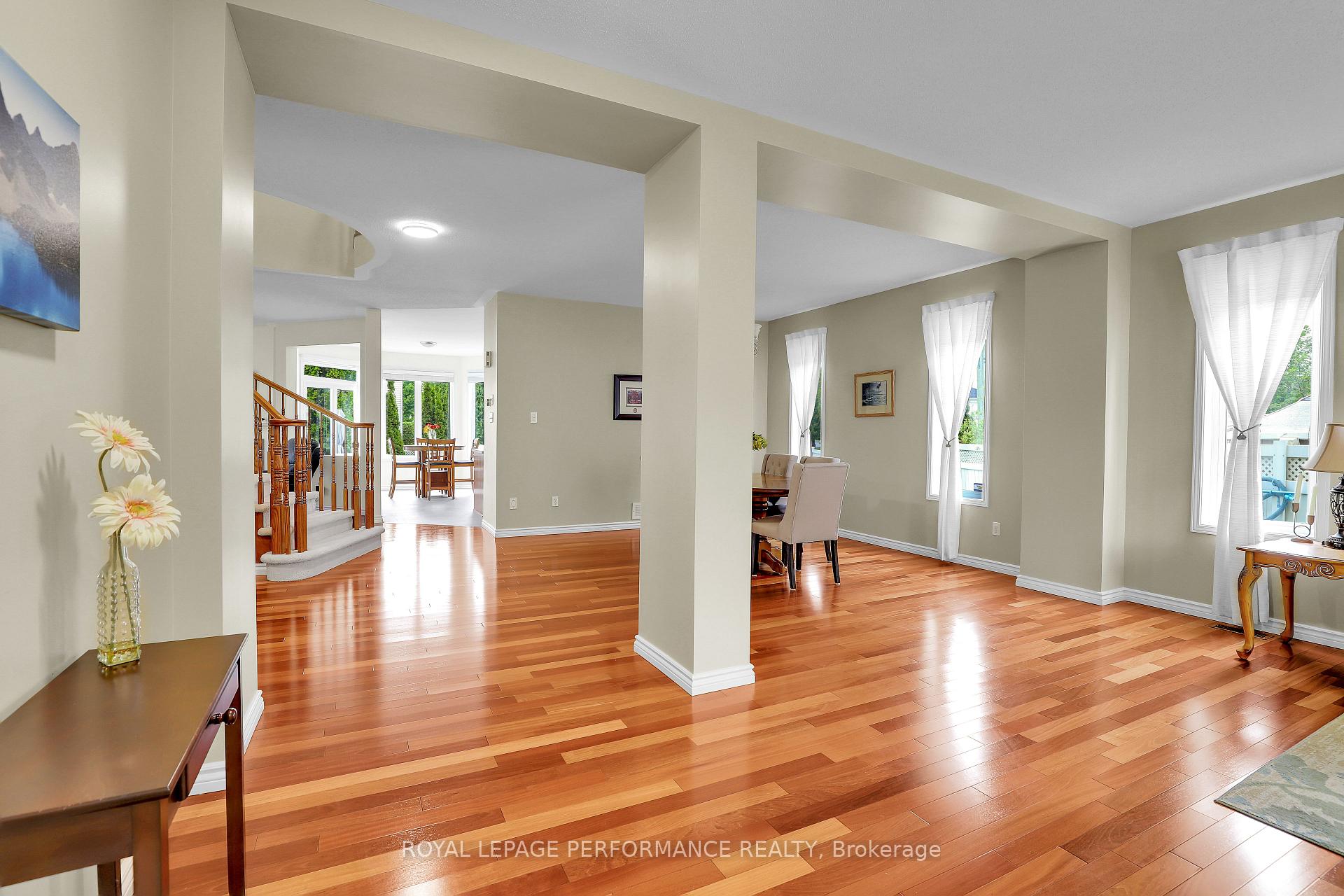 Photo 10 of 765 Schubert Circle, Ottawa, Avalon East — HOMEH