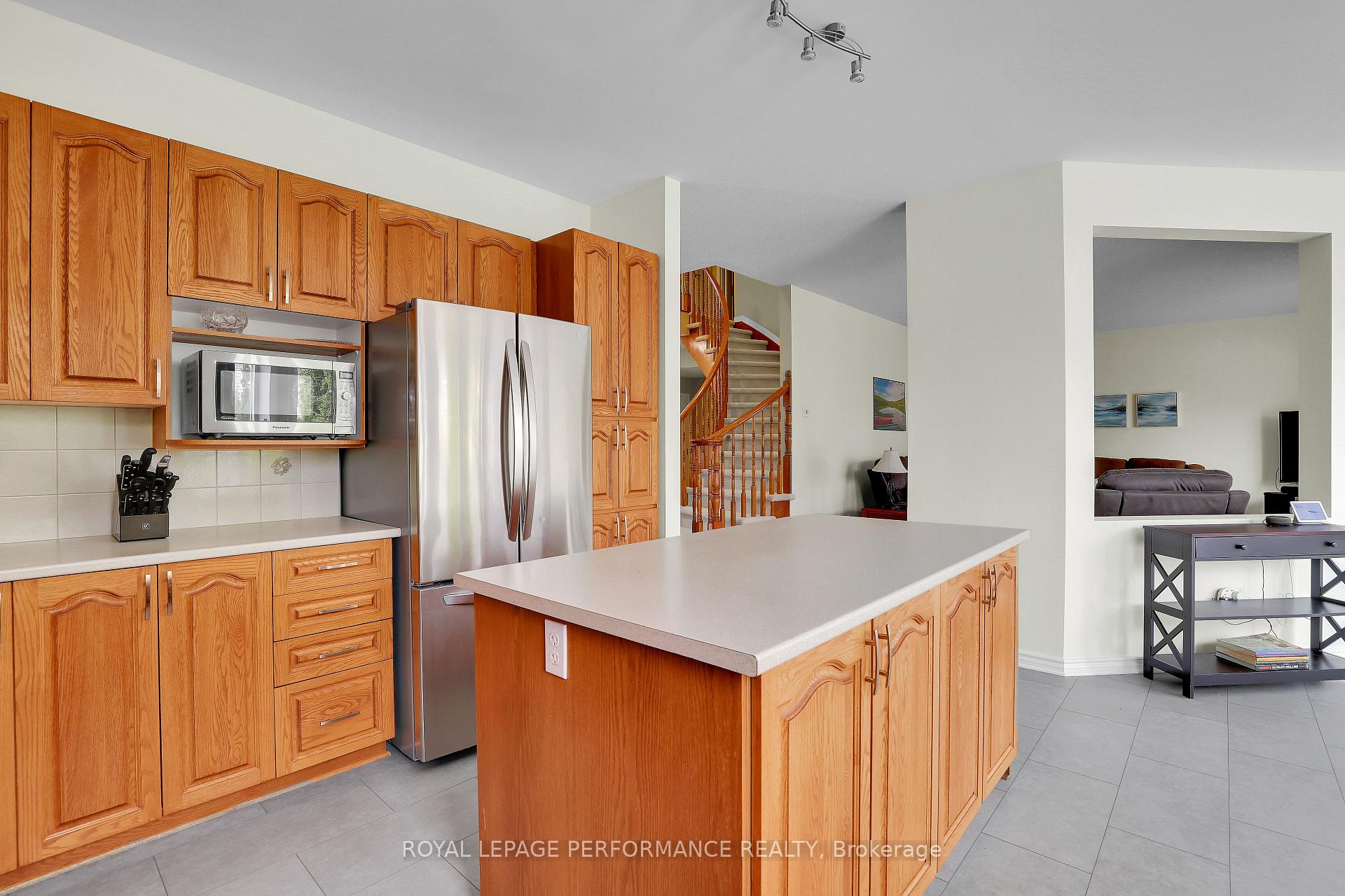 Photo 15 of 765 Schubert Circle, Ottawa, Avalon East — HOMEH