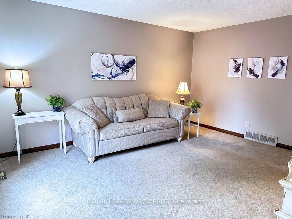 Photo 18 of 4 Fallingbrook Drive, Pelham, Fonthill — HOMEH