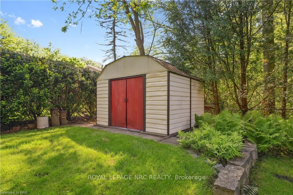 Photo 13 of 4 Fallingbrook Drive, Pelham, Fonthill — HOMEH