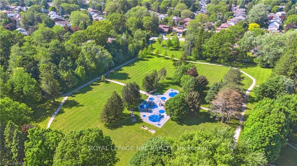 Photo 5 of 4 Fallingbrook Drive, Pelham, Fonthill — HOMEH
