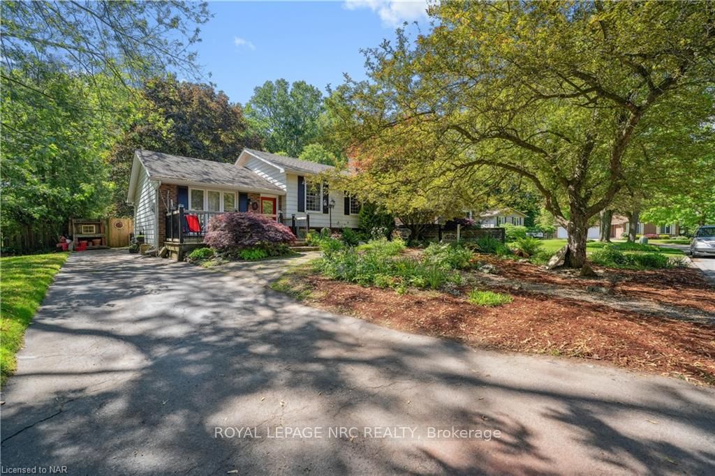 Photo 2 of 4 Fallingbrook Drive, Pelham, Fonthill — HOMEH