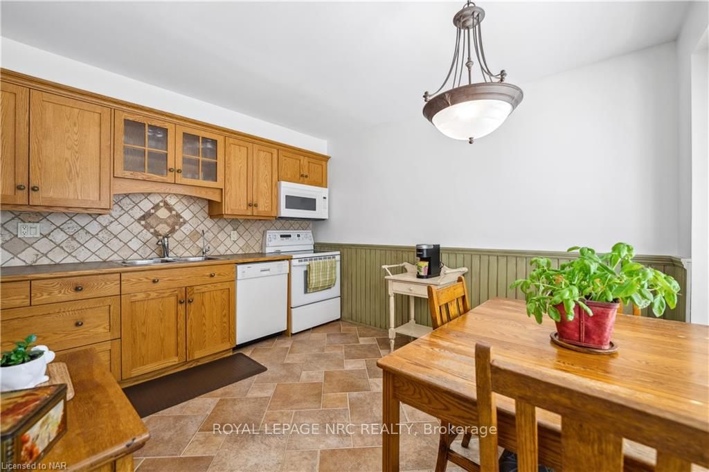 Photo 21 of 4 Fallingbrook Drive, Pelham, Fonthill — HOMEH