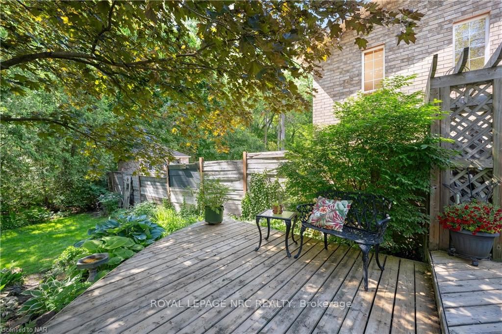 Photo 10 of 4 Fallingbrook Drive, Pelham, Fonthill — HOMEH