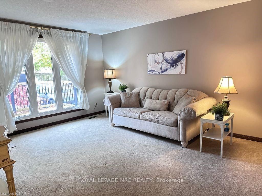 Photo 19 of 4 Fallingbrook Drive, Pelham, Fonthill — HOMEH