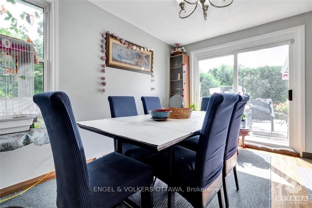 Photo 3 of 1086 Chateau Crescent, Ottawa, Orleans Wood — HOMEH