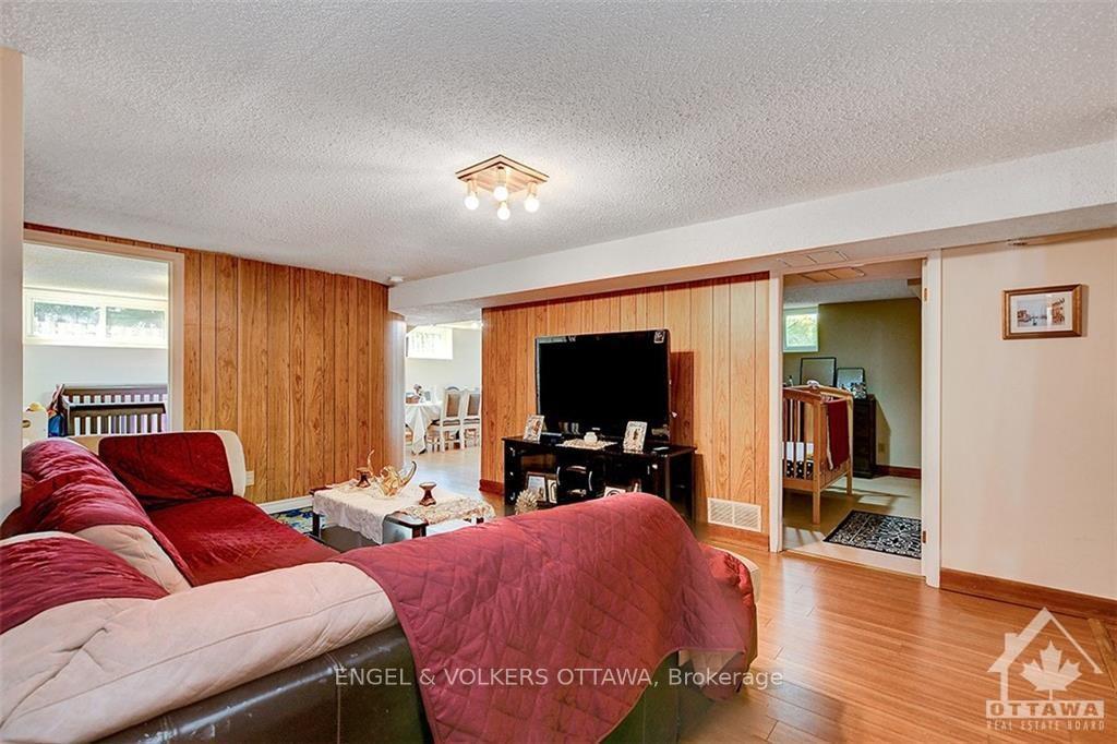 Photo 4 of 1086 Chateau Crescent, Ottawa, Orleans Wood — HOMEH