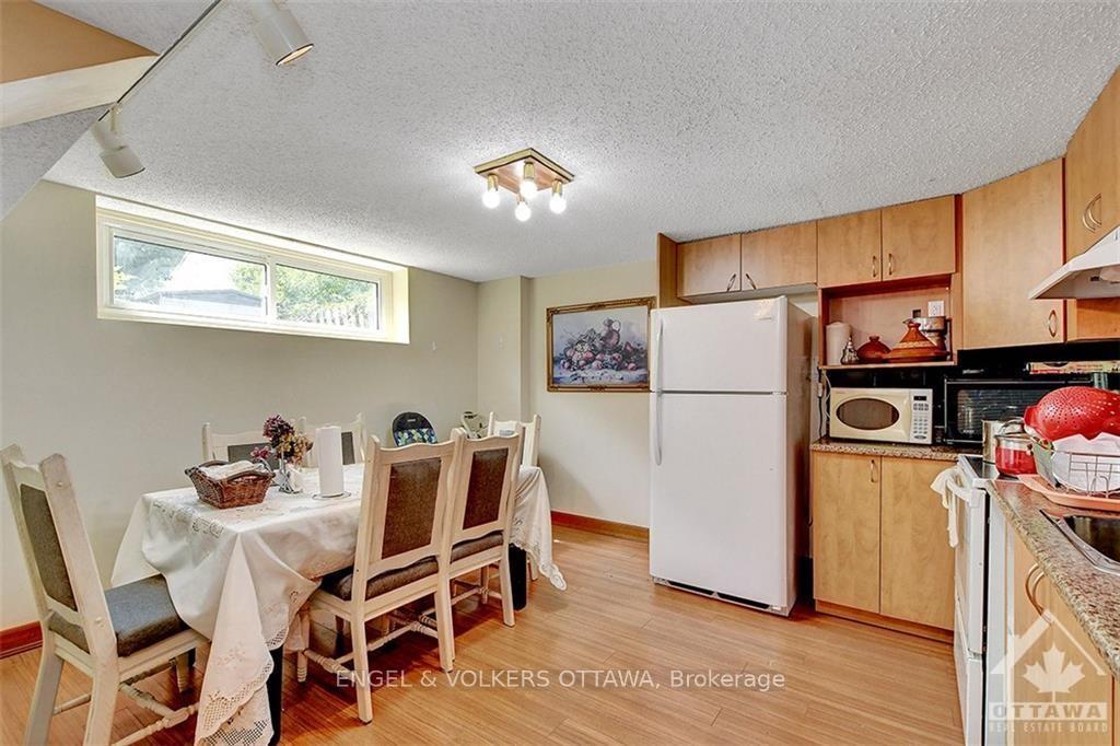 Photo 5 of 1086 Chateau Crescent, Ottawa, Orleans Wood — HOMEH