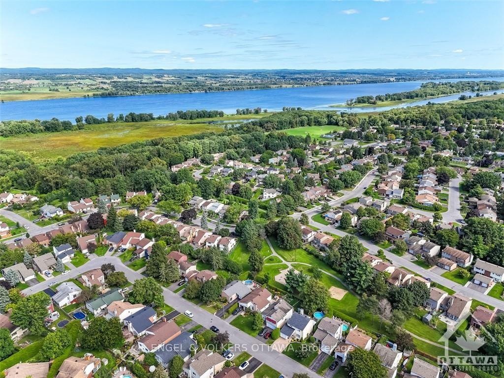 Photo 8 of 1086 Chateau Crescent, Ottawa, Orleans Wood — HOMEH