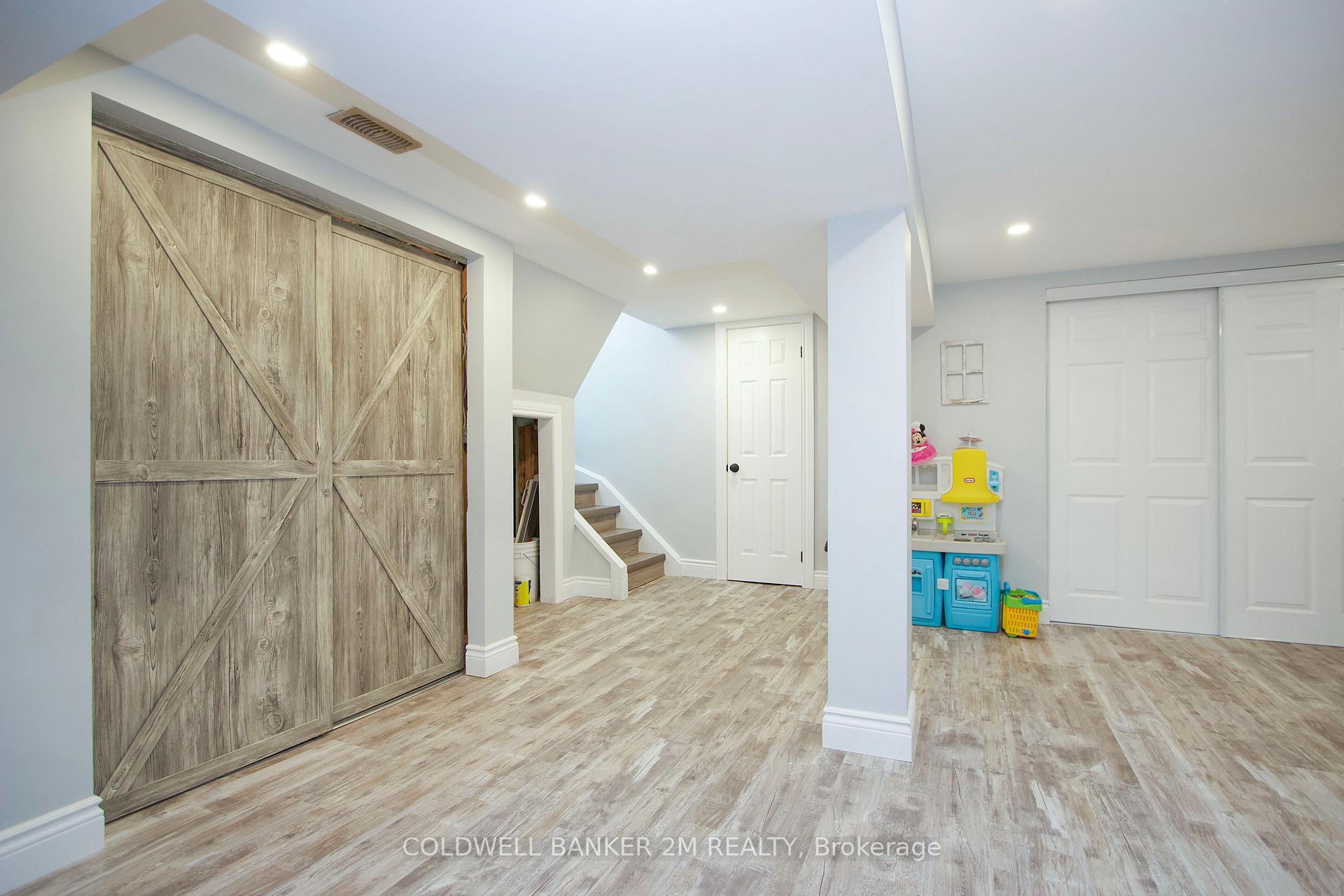 Photo 3 of 103 Oakes Avenue, Oshawa, O'Neill — HOMEH