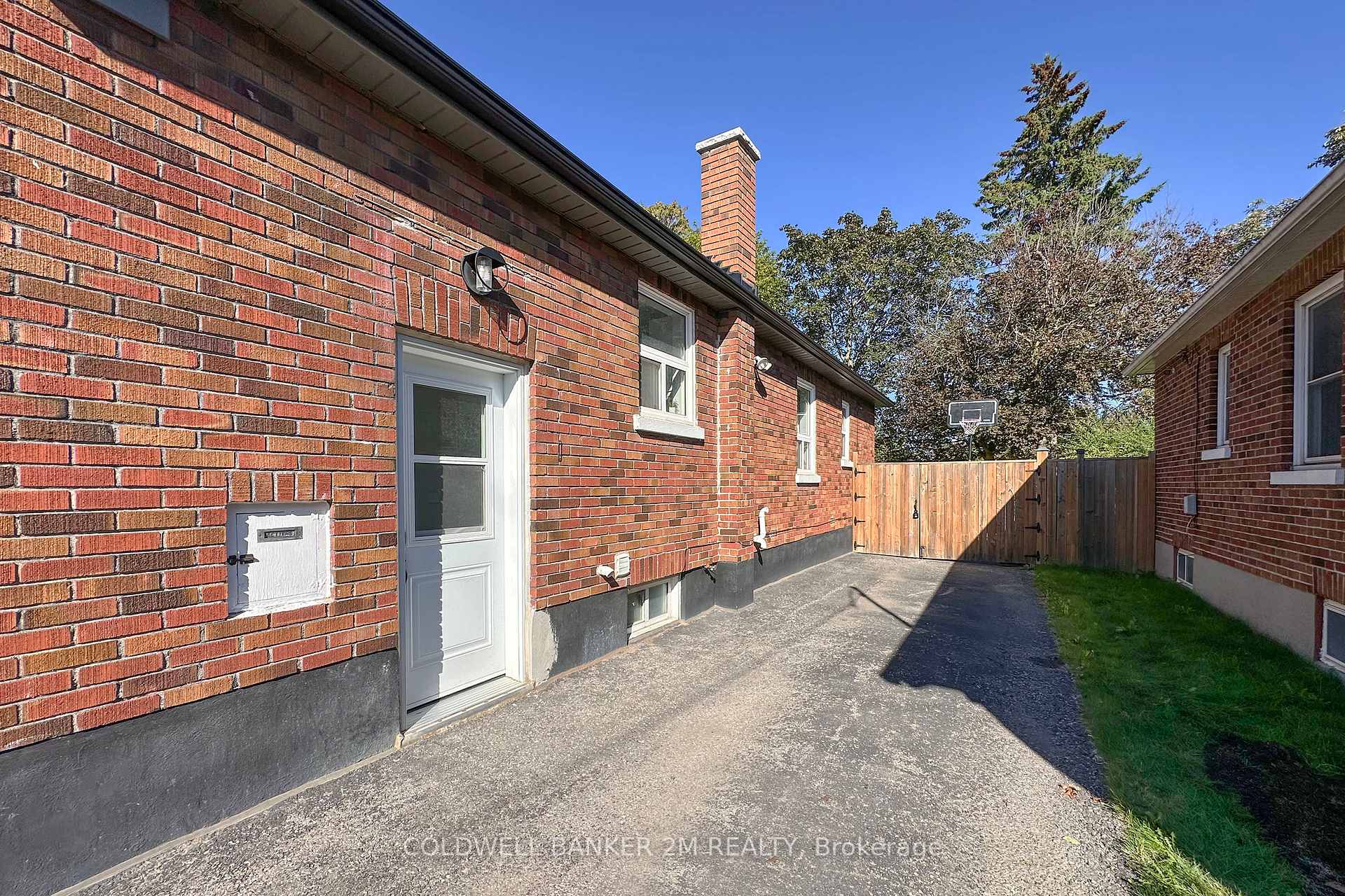 Photo 5 of 103 Oakes Avenue, Oshawa, O'Neill — HOMEH