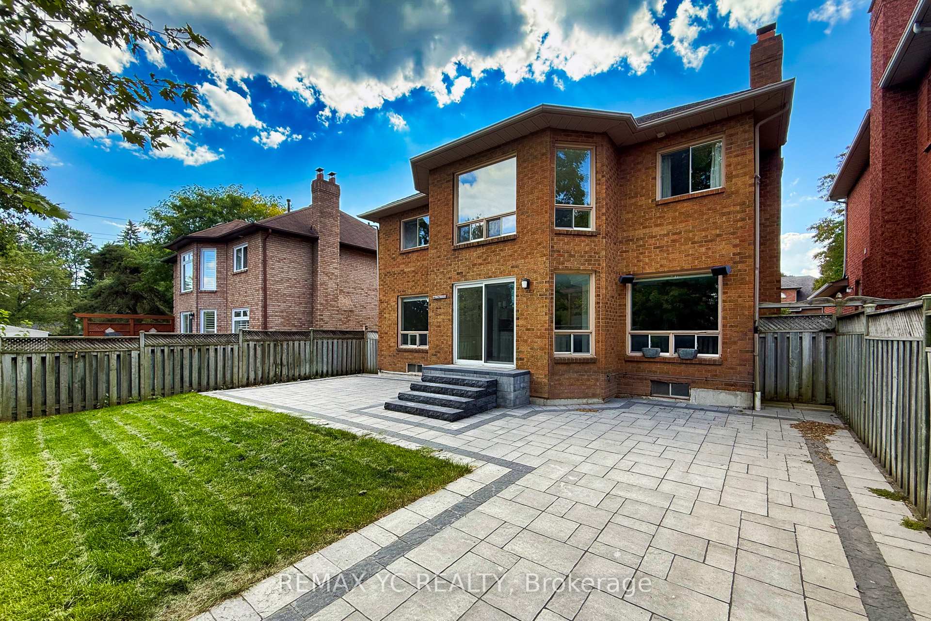 Photo 2 of 896 Darwin Drive, Pickering, Dunbarton — HOMEH