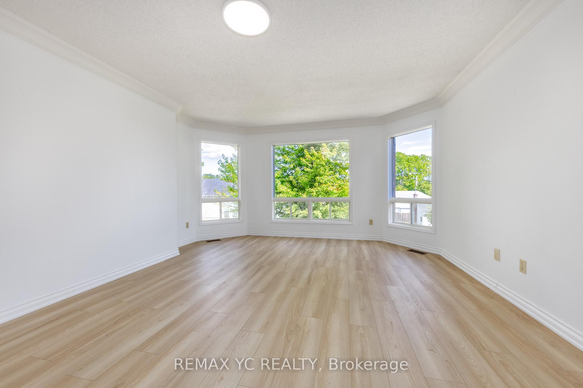 Photo 3 of 896 Darwin Drive, Pickering, Dunbarton — HOMEH