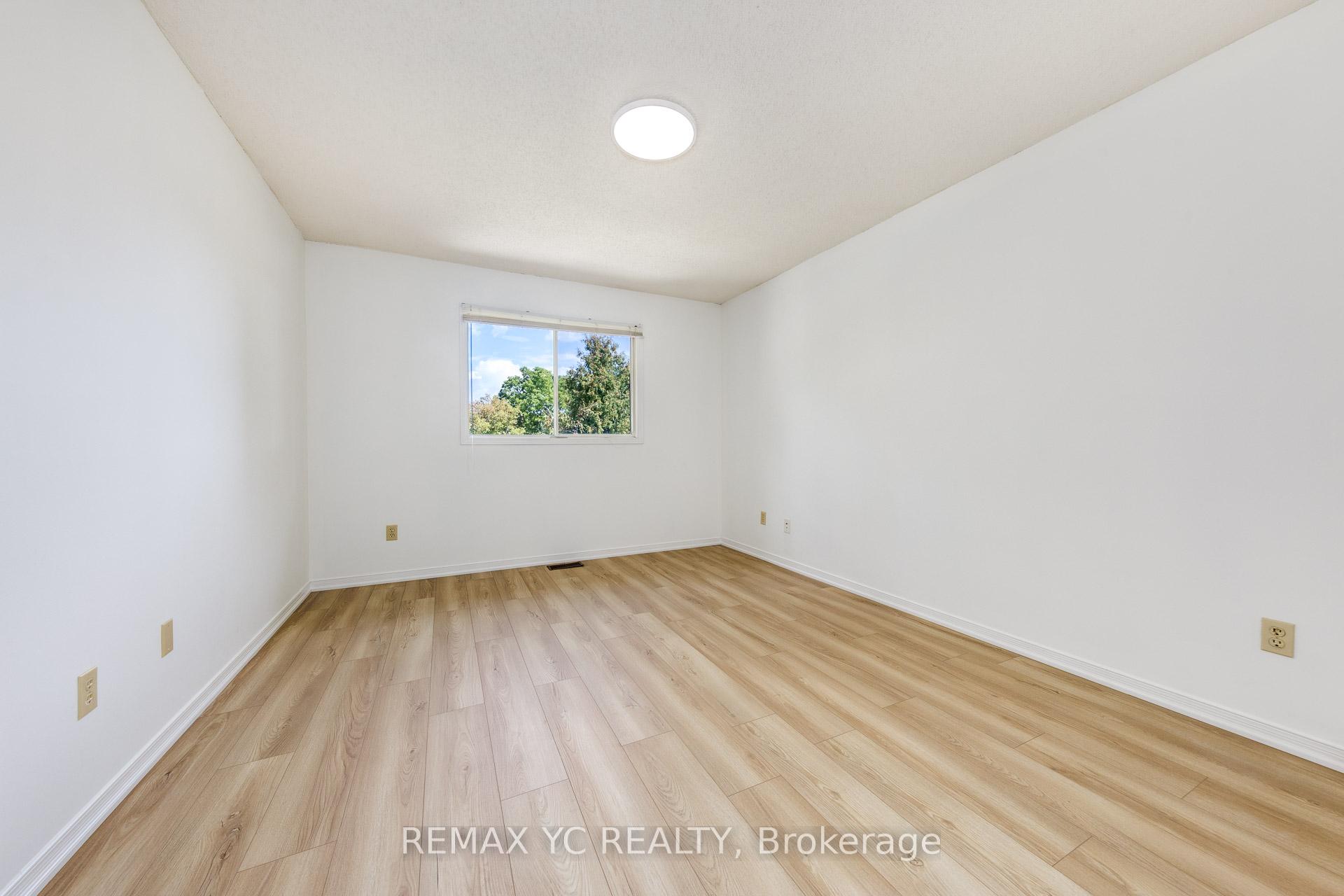 Photo 11 of 896 Darwin Drive, Pickering, Dunbarton — HOMEH