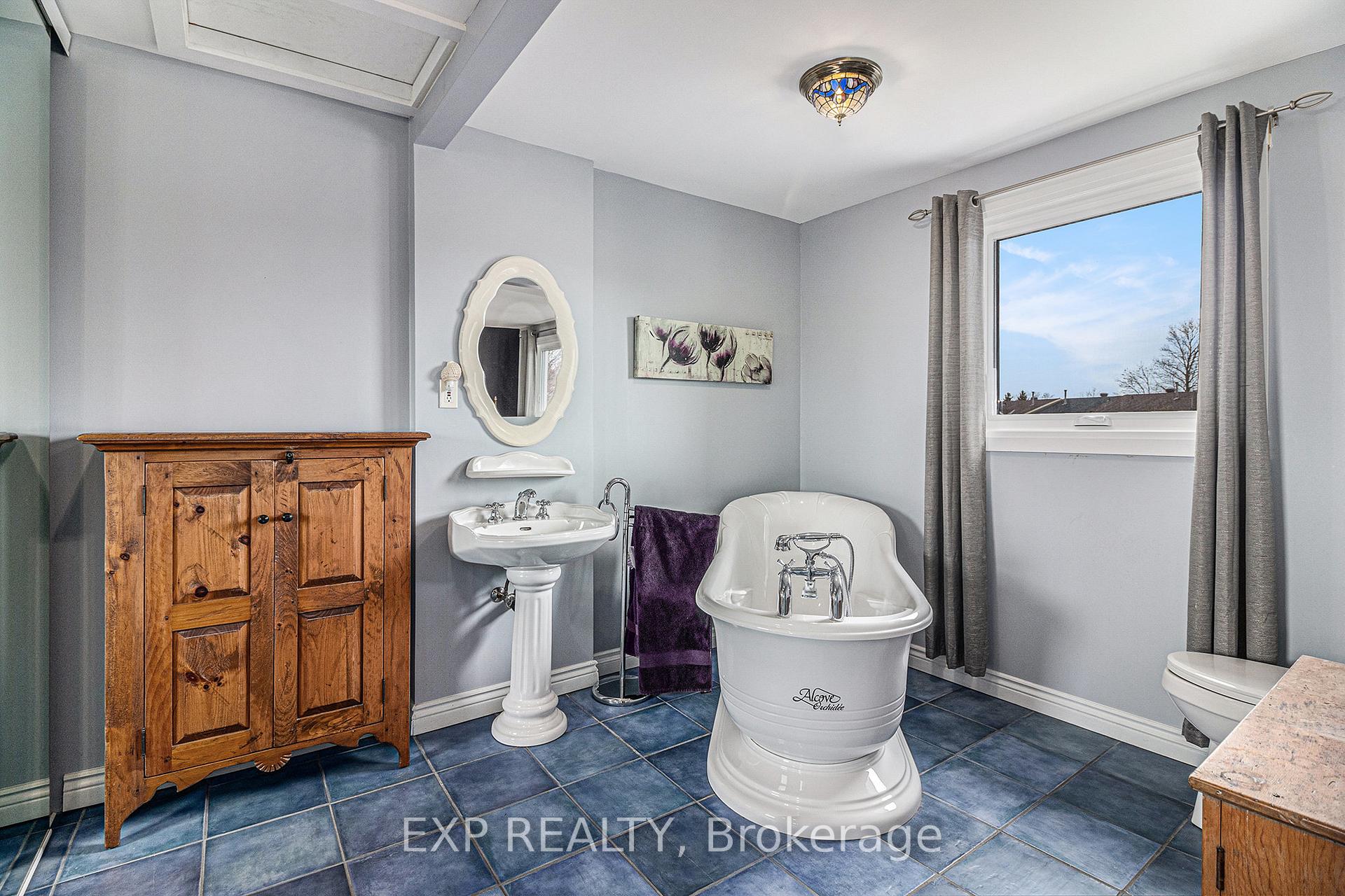 Photo 19 of 374 Mockingbird Drive, Ottawa, Chatelaine Village — HOMEH