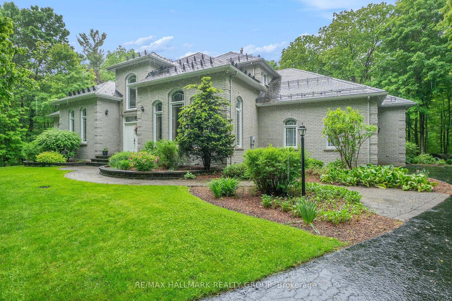 Front of 1340 Georges Vanier Drive