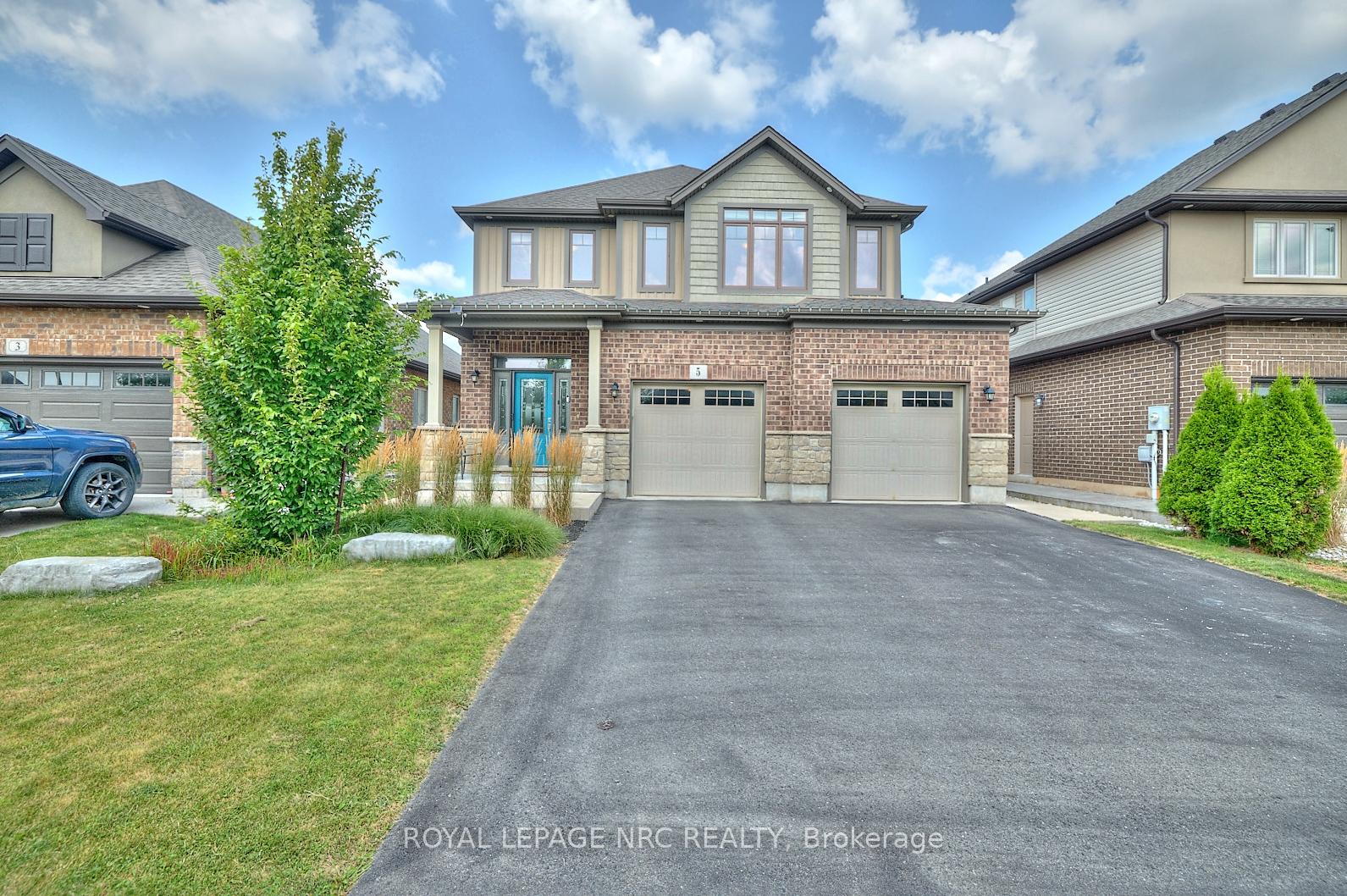 Photo 1 of 5 Abbott Place, Pelham, Fonthill — HOMEH