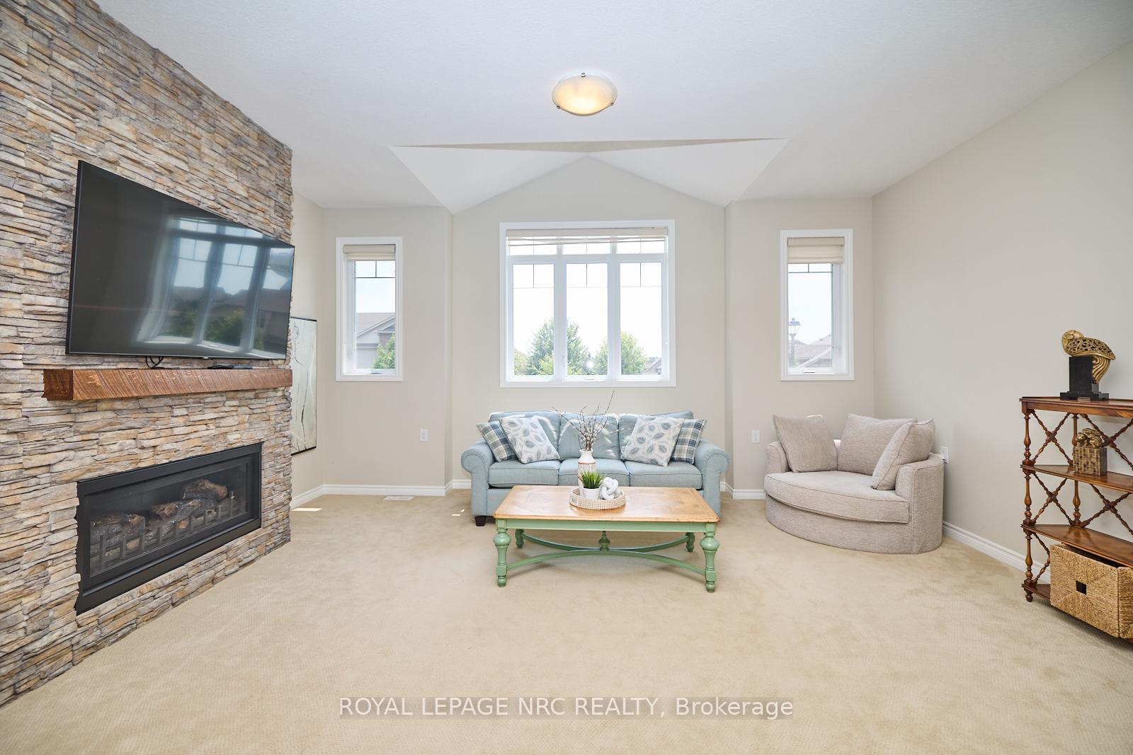 Photo 13 of 5 Abbott Place, Pelham, Fonthill — HOMEH
