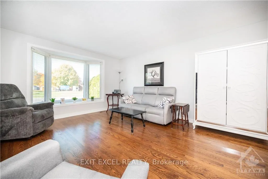 Photo 4 of 7858 Decarie Drive, Ottawa, Orleans Wood — HOMEH
