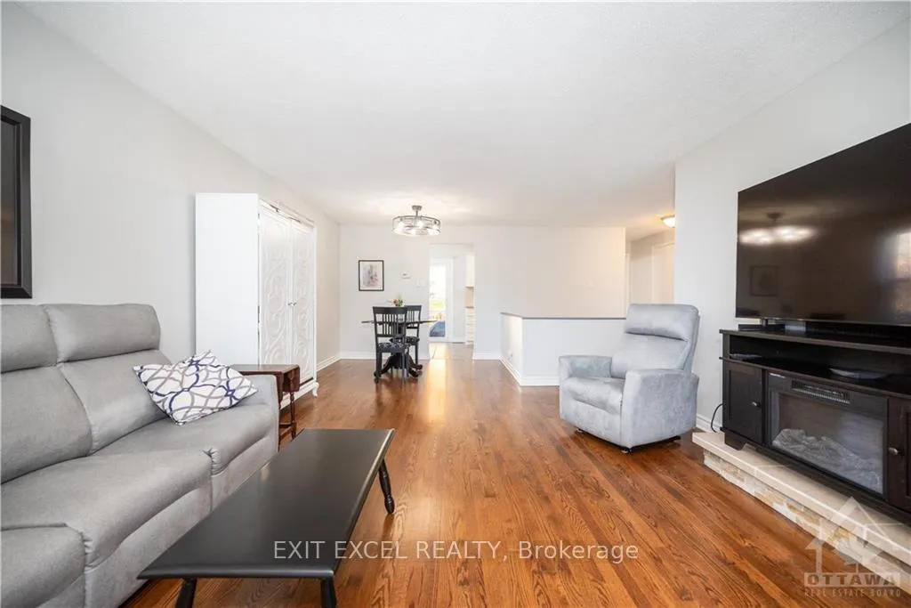 Photo 5 of 7858 Decarie Drive, Ottawa, Orleans Wood — HOMEH