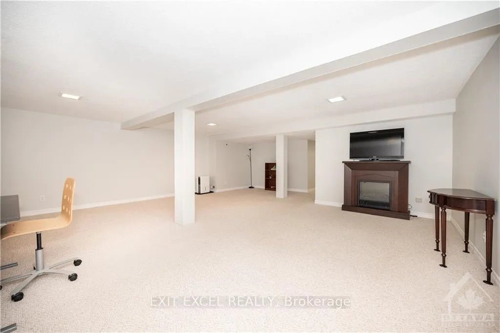 Photo 18 of 7858 Decarie Drive, Ottawa, Orleans Wood — HOMEH