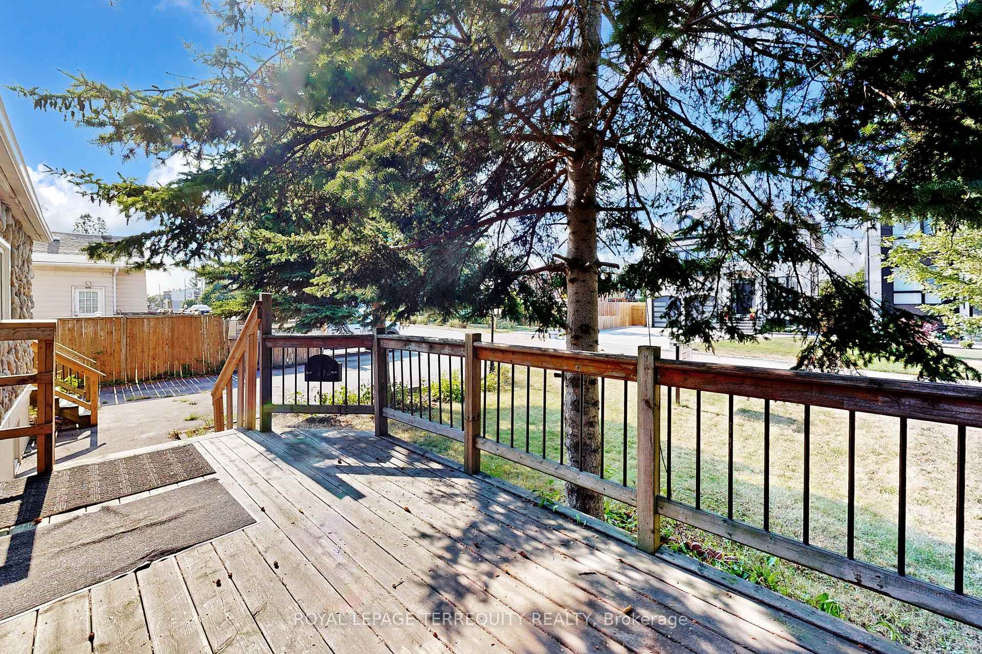 Photo 3 of 631 Annland Street, Pickering, Bay Ridges — HOMEH