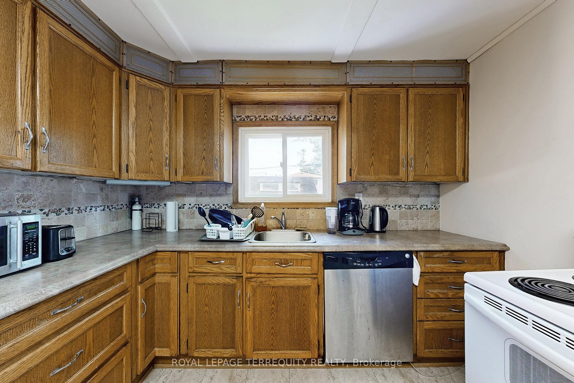 Photo 9 of 631 Annland Street, Pickering, Bay Ridges — HOMEH