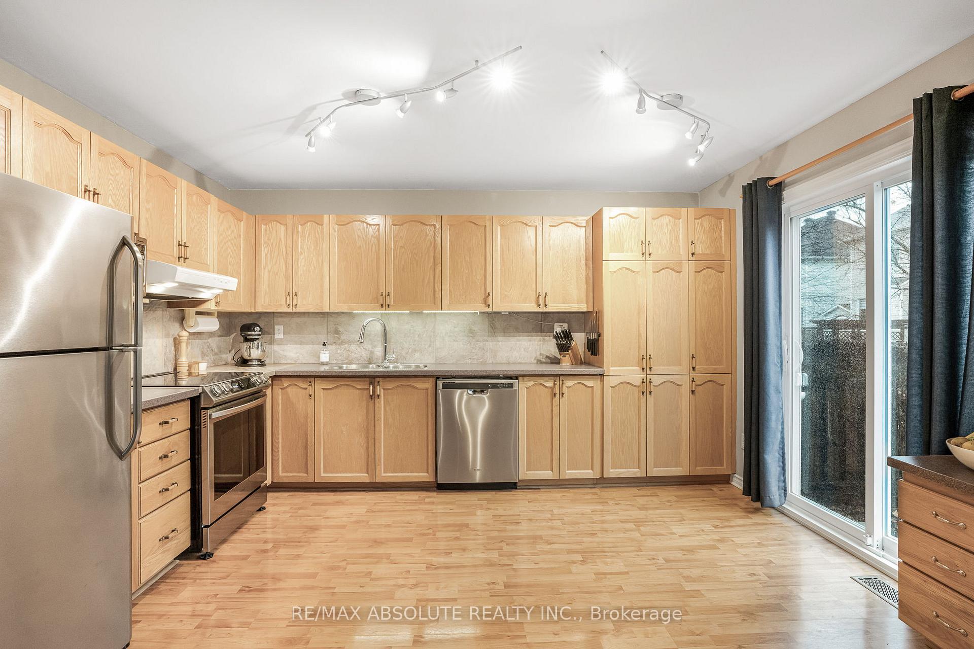 Photo 10 of 6042 Longleaf Drive, Ottawa, Chapel Hill South - Orleans Village — HOMEH