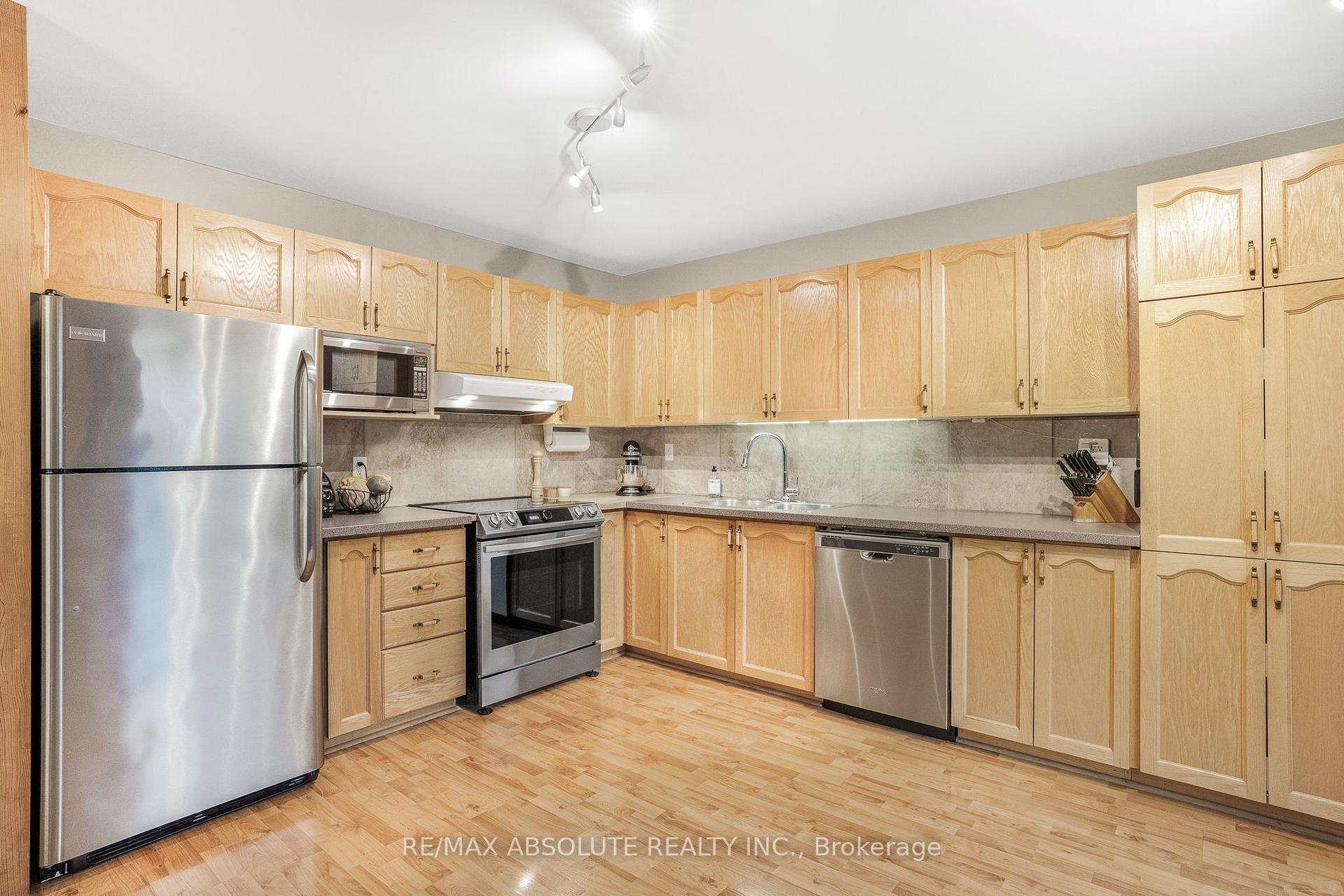 Photo 11 of 6042 Longleaf Drive, Ottawa, Chapel Hill South - Orleans Village — HOMEH