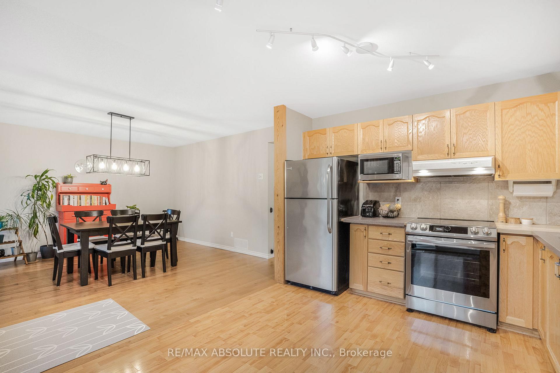 Photo 12 of 6042 Longleaf Drive, Ottawa, Chapel Hill South - Orleans Village — HOMEH