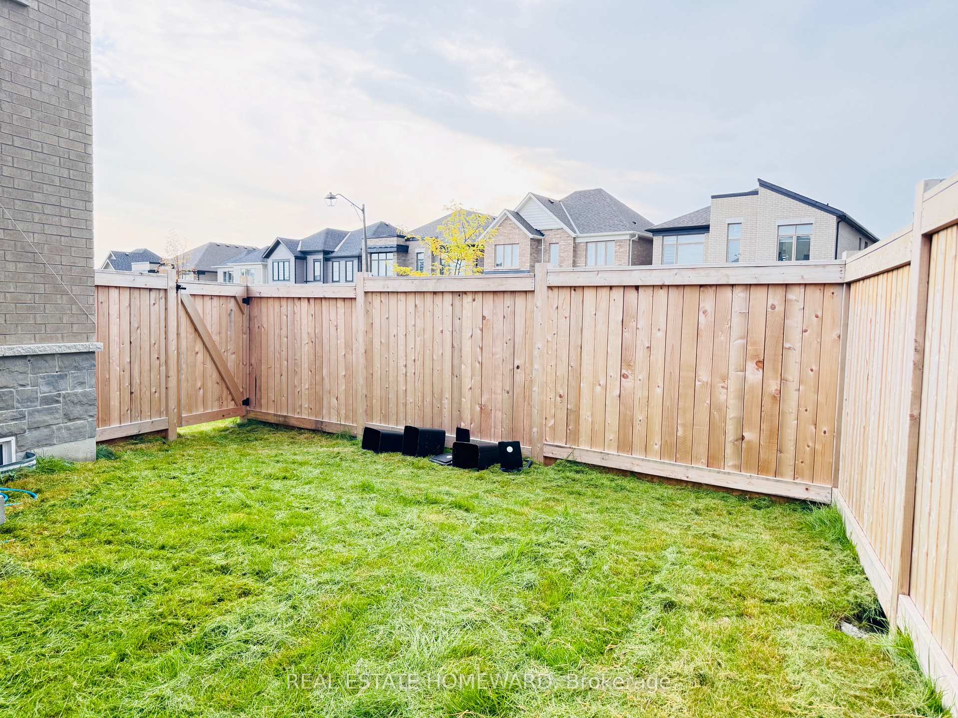Photo 36 of 960 Lockie Drive, Oshawa, Kedron — HOMEH