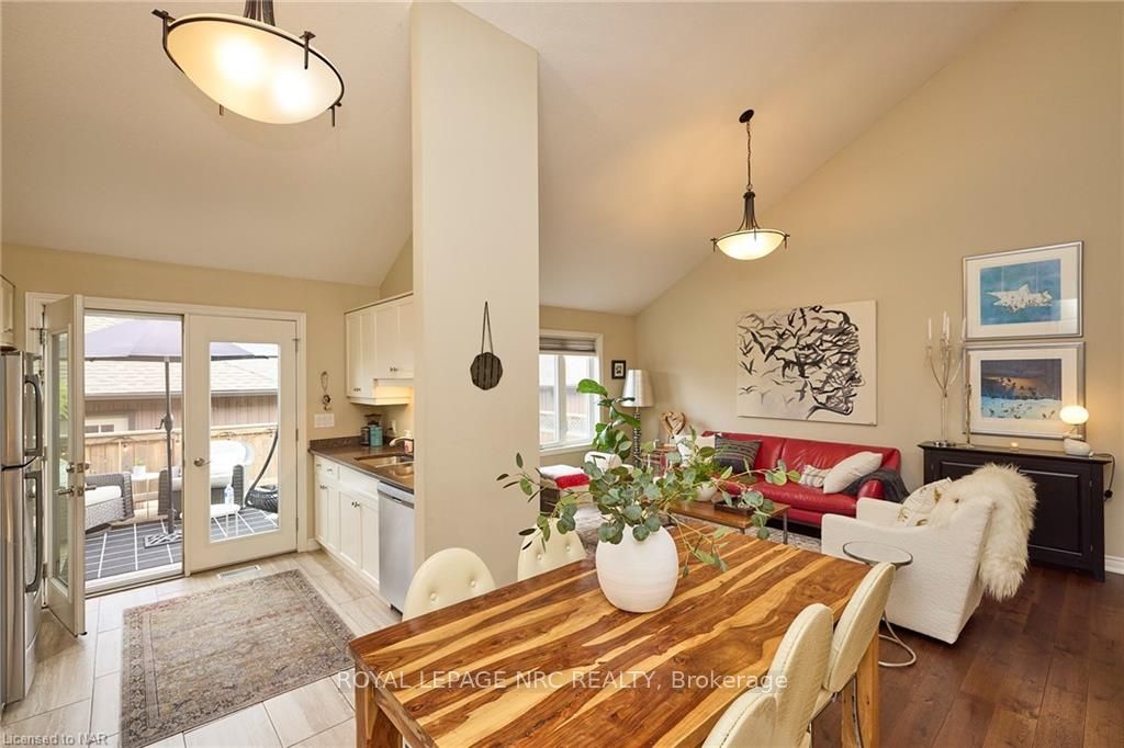 Photo 2 of 106 Summersides Boulevard, Pelham, Fonthill — HOMEH
