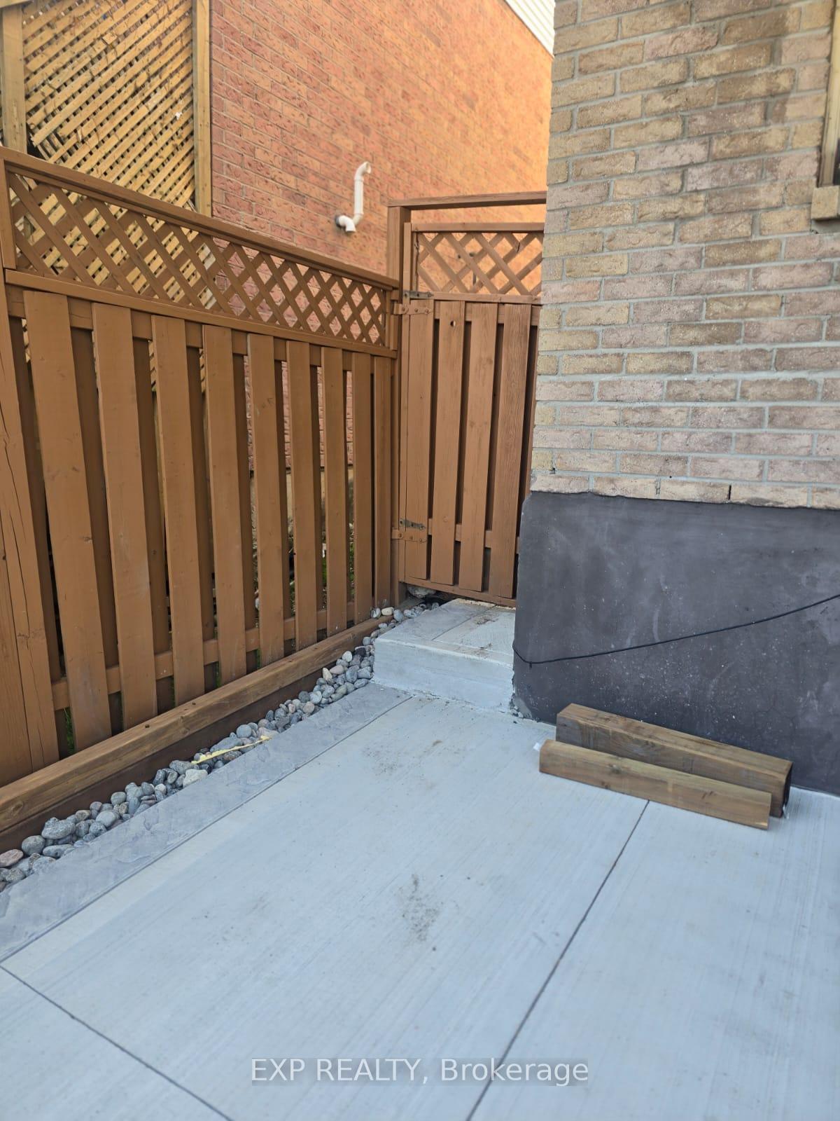 Photo 3 of 2113 Theoden Court, Pickering, Brock Ridge — HOMEH