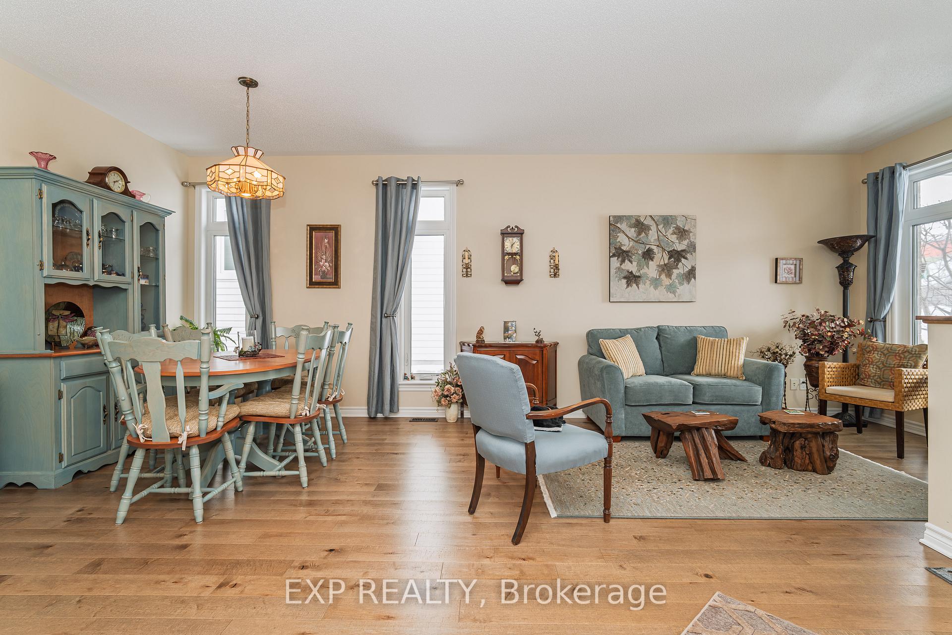Photo 3 of 208 Voie De Brouage Way, Ottawa, Camelot — HOMEH