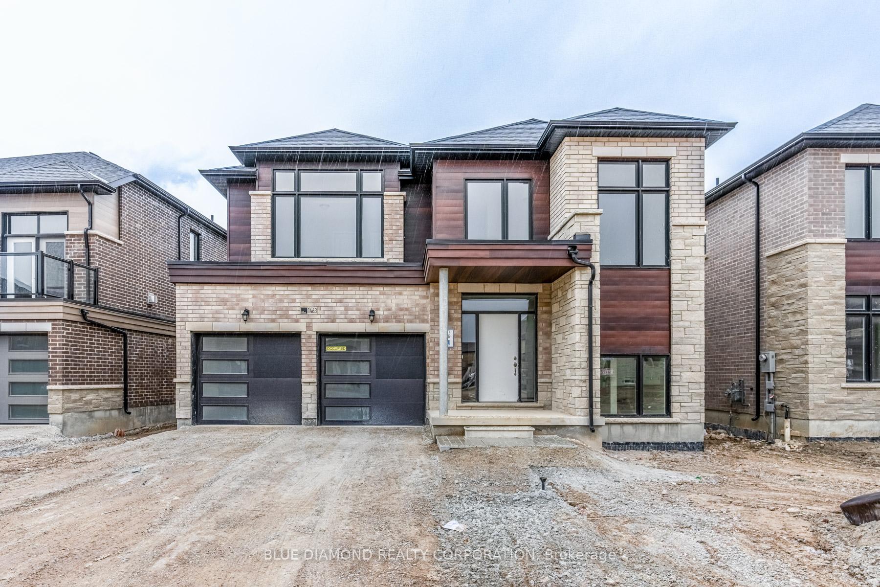 Front of 1463 Wellwood Terrace