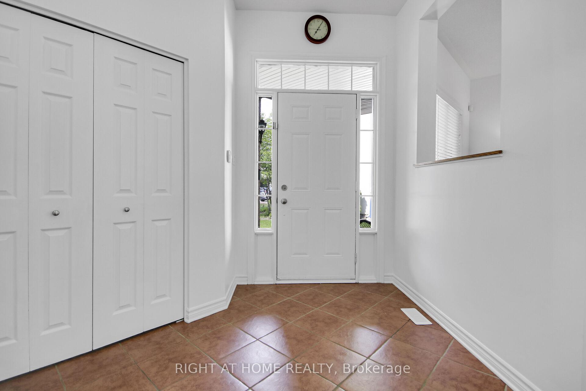 Photo 3 of 915 Gosnell Terrace, Ottawa, Fallingbrook/Gardenway South — HOMEH